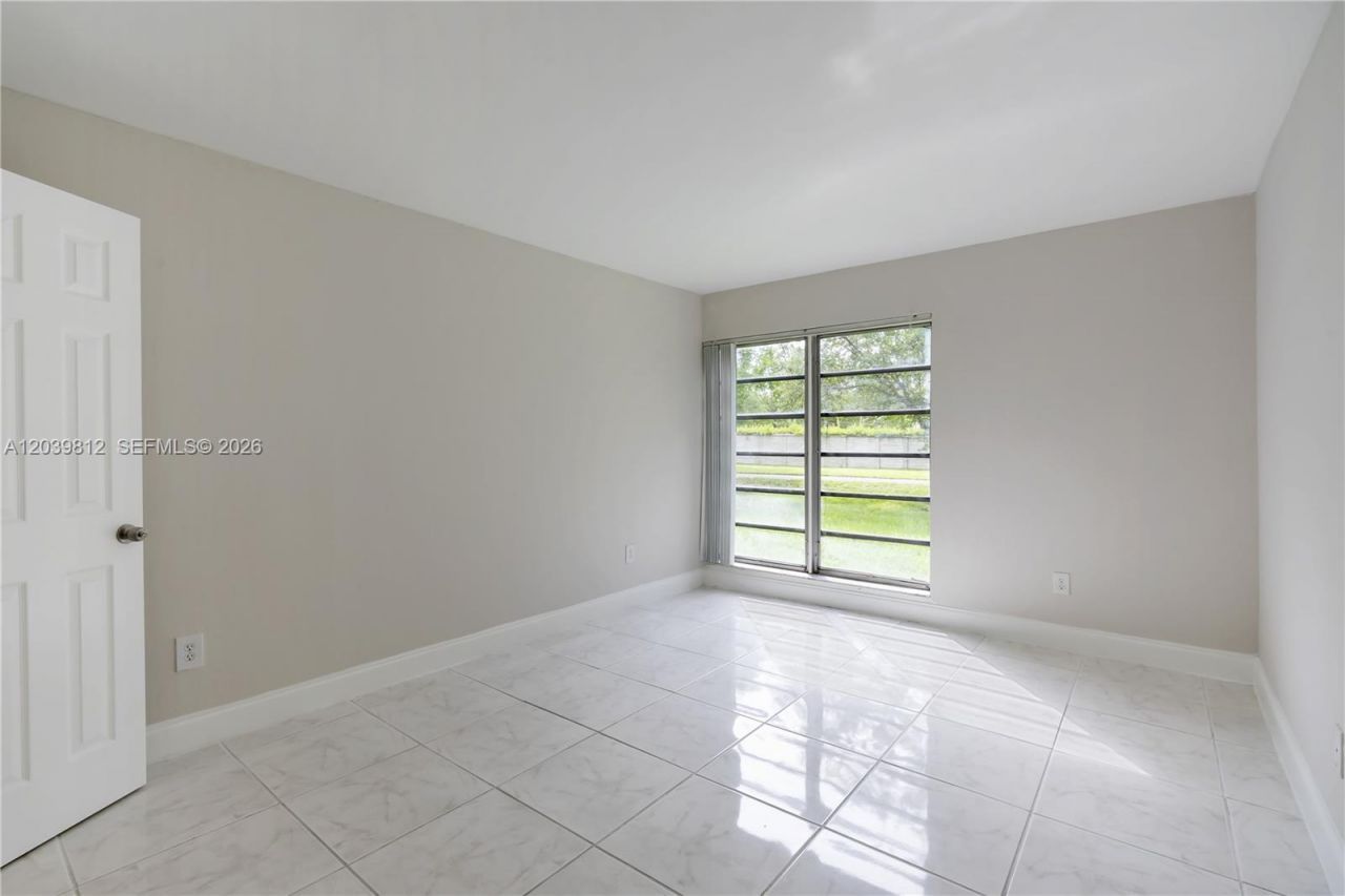 9180 Fontainebleau Blvd , Unit 103, Miami, FL 33172 Photo