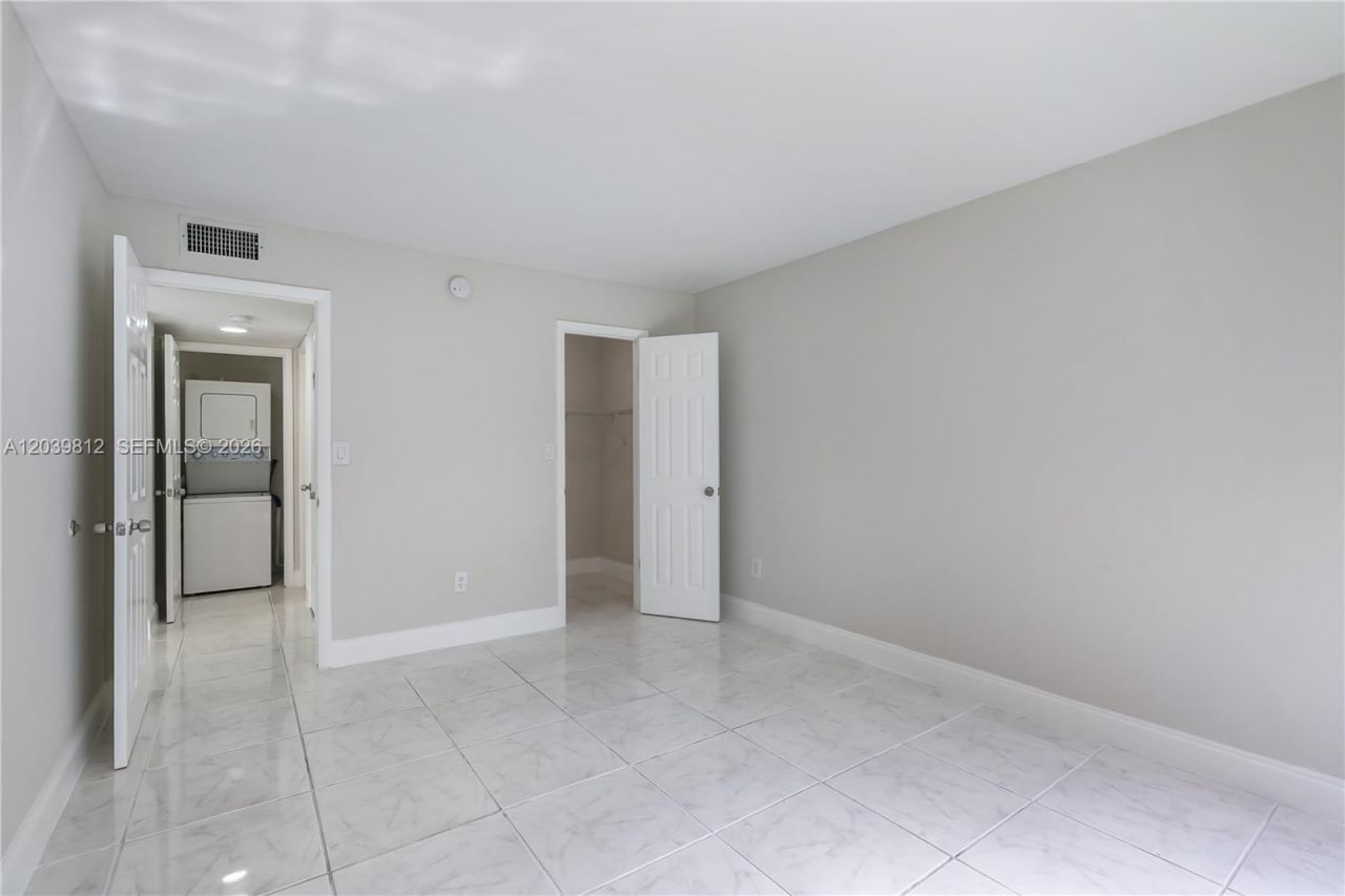 9180 Fontainebleau Blvd , Unit 103, Miami, FL 33172 Photo