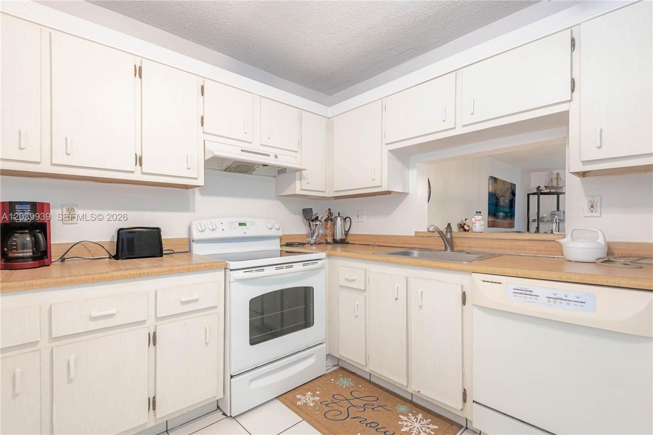 2800 Somerset Dr , Unit 115J, Lauderdale Lakes, FL 33311 Main Photo