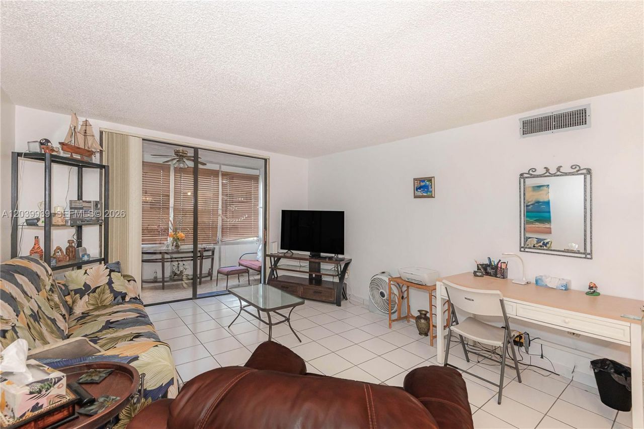 2800 Somerset Dr , Unit 115J, Lauderdale Lakes, FL 33311 Photo