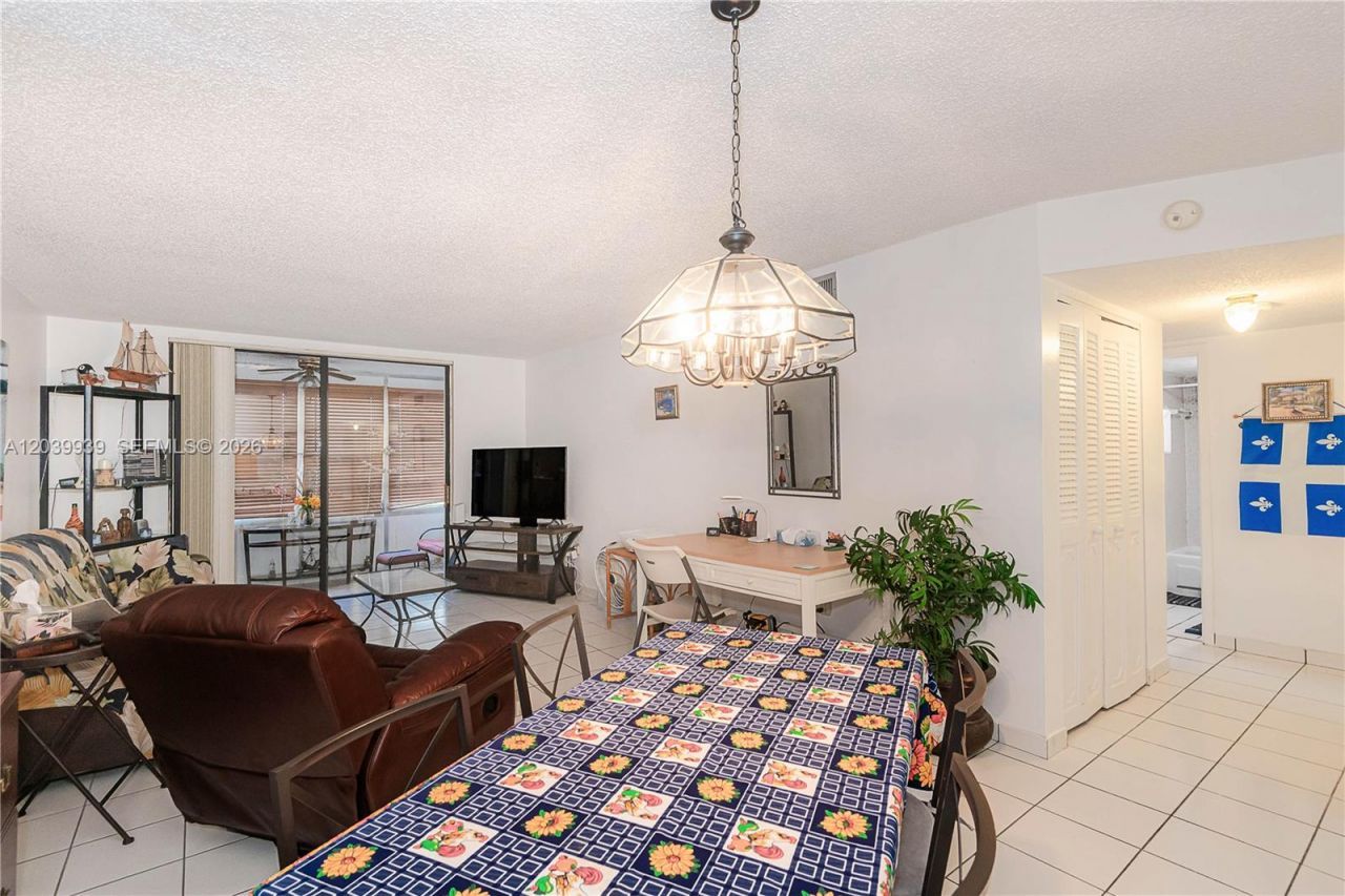2800 Somerset Dr , Unit 115J, Lauderdale Lakes, FL 33311 Photo