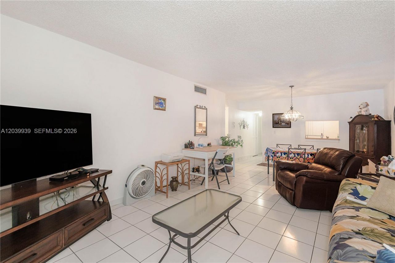 2800 Somerset Dr , Unit 115J, Lauderdale Lakes, FL 33311 Photo