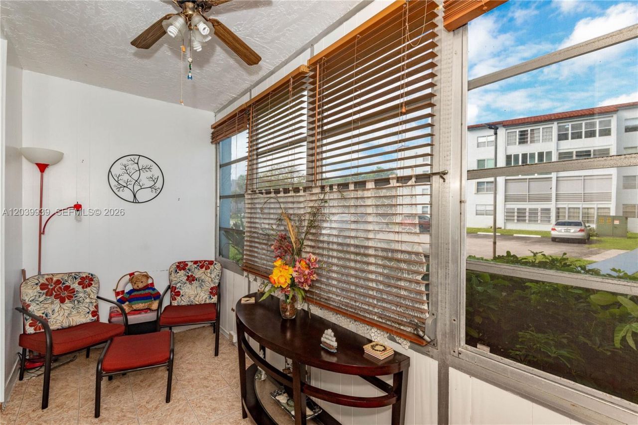 2800 Somerset Dr , Unit 115J, Lauderdale Lakes, FL 33311 Photo