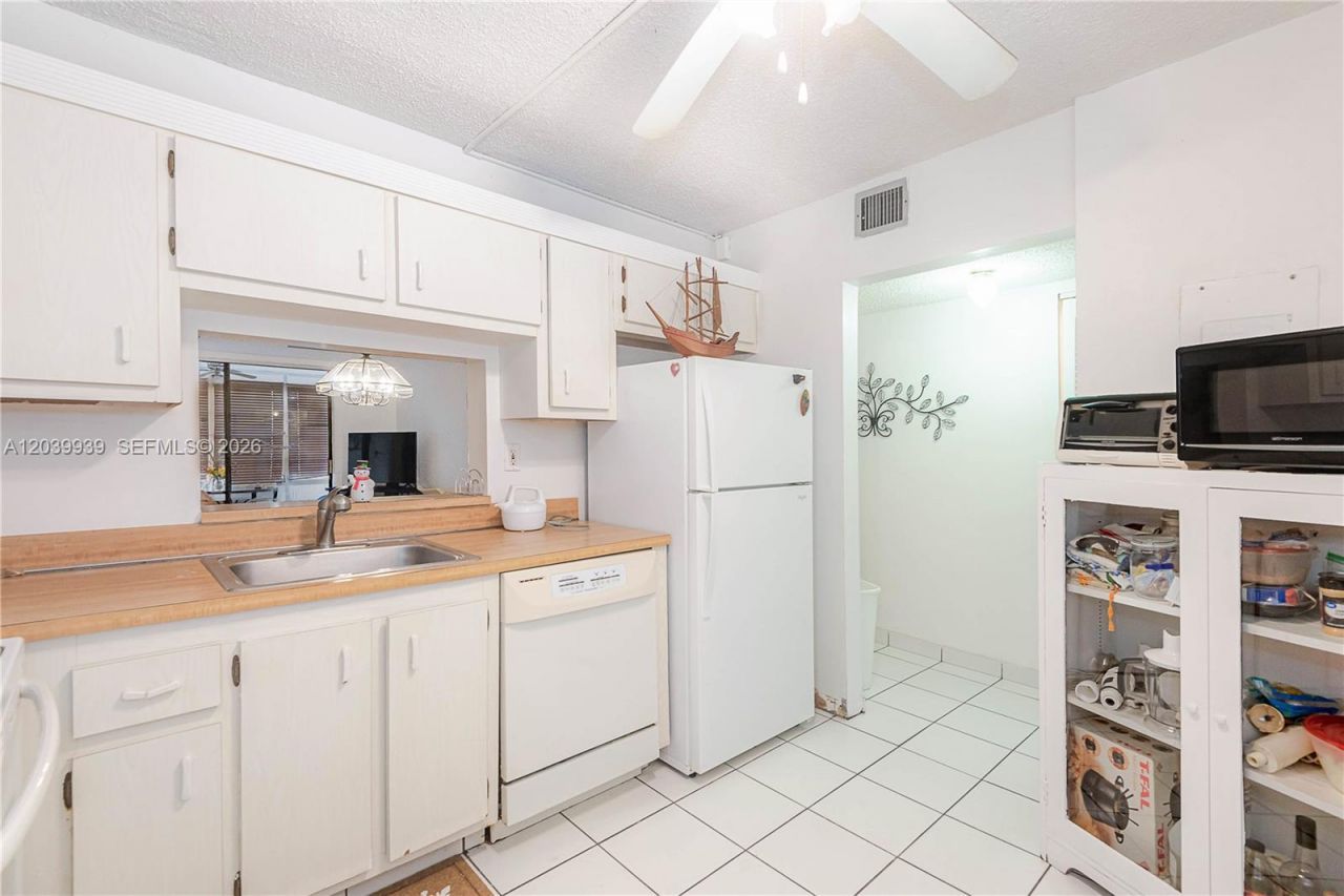 2800 Somerset Dr , Unit 115J, Lauderdale Lakes, FL 33311 Photo