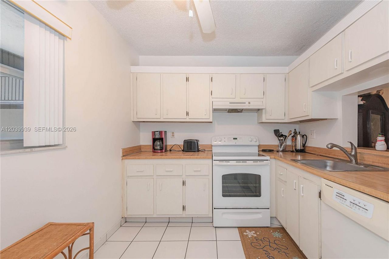2800 Somerset Dr , Unit 115J, Lauderdale Lakes, FL 33311 Photo