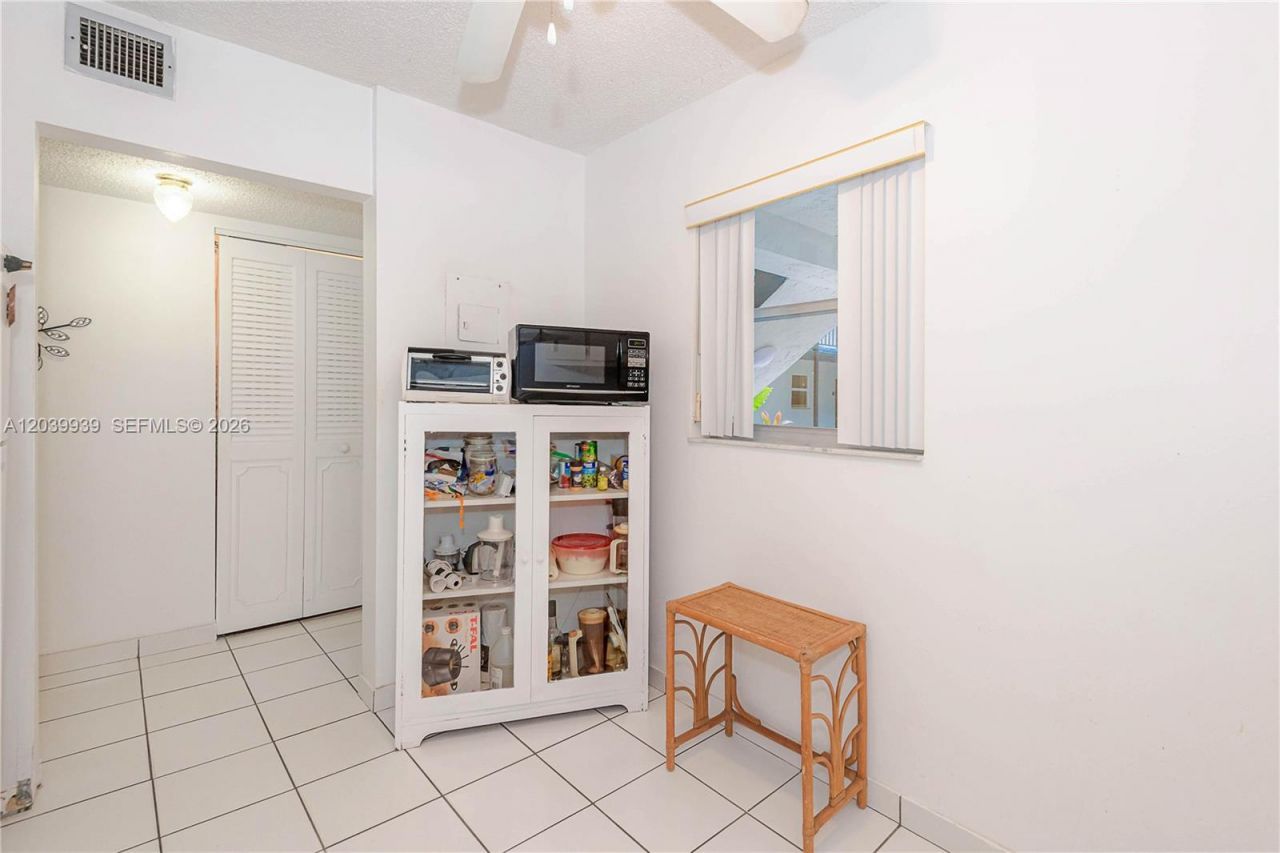 2800 Somerset Dr , Unit 115J, Lauderdale Lakes, FL 33311 Photo