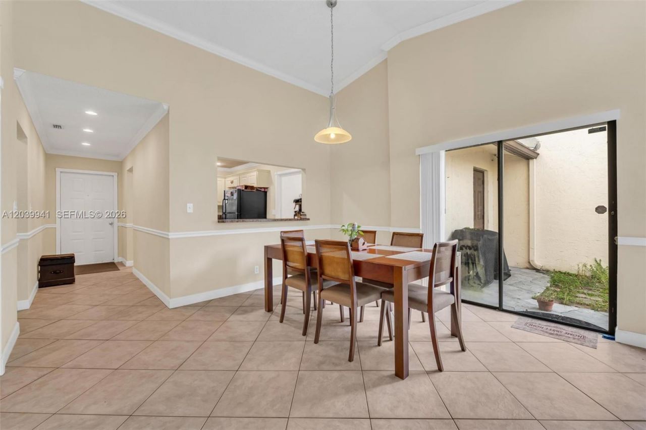 6633 N Parkway Dr , Unit 5-7, Margate, FL 33068 Photo