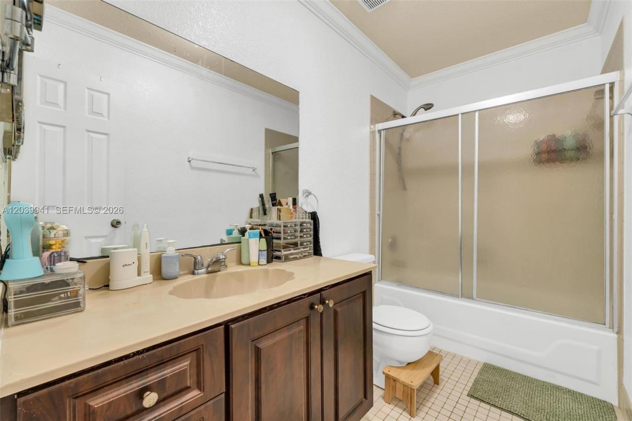 6633 N Parkway Dr , Unit 5-7, Margate, FL 33068 Photo