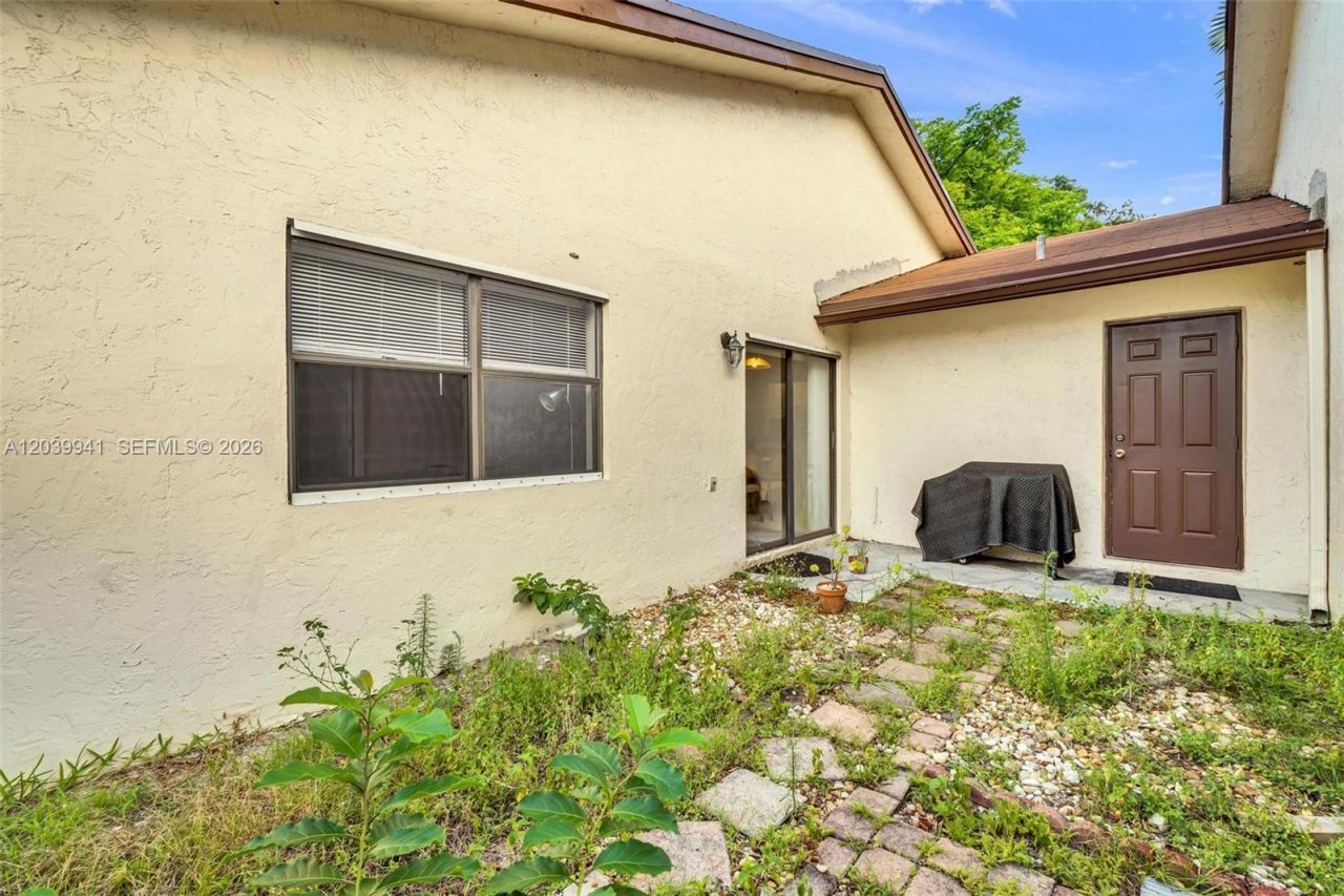 6633 N Parkway Dr , Unit 5-7, Margate, FL 33068 Photo
