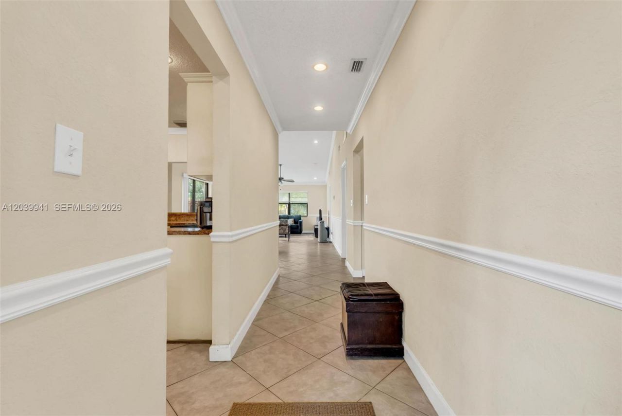 6633 N Parkway Dr , Unit 5-7, Margate, FL 33068 Photo