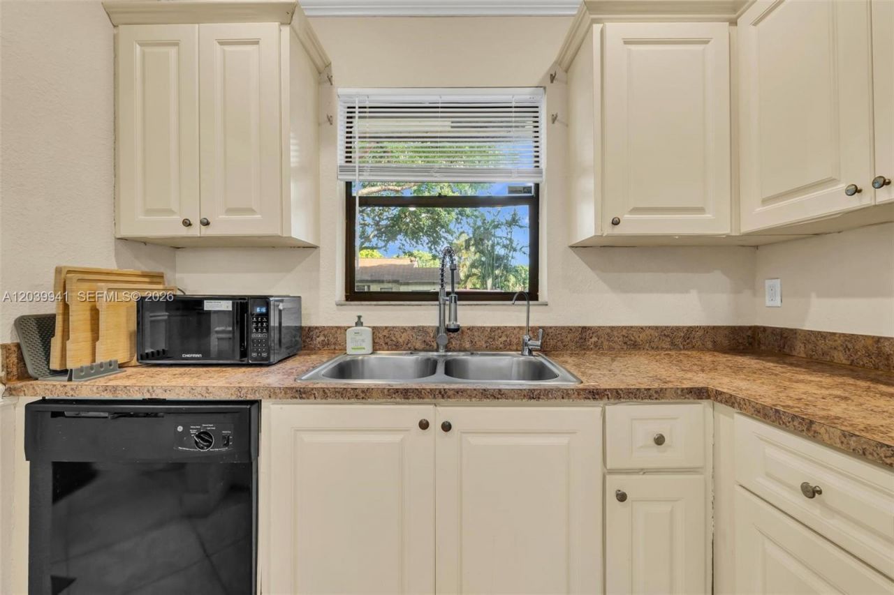 6633 N Parkway Dr , Unit 5-7, Margate, FL 33068 Photo