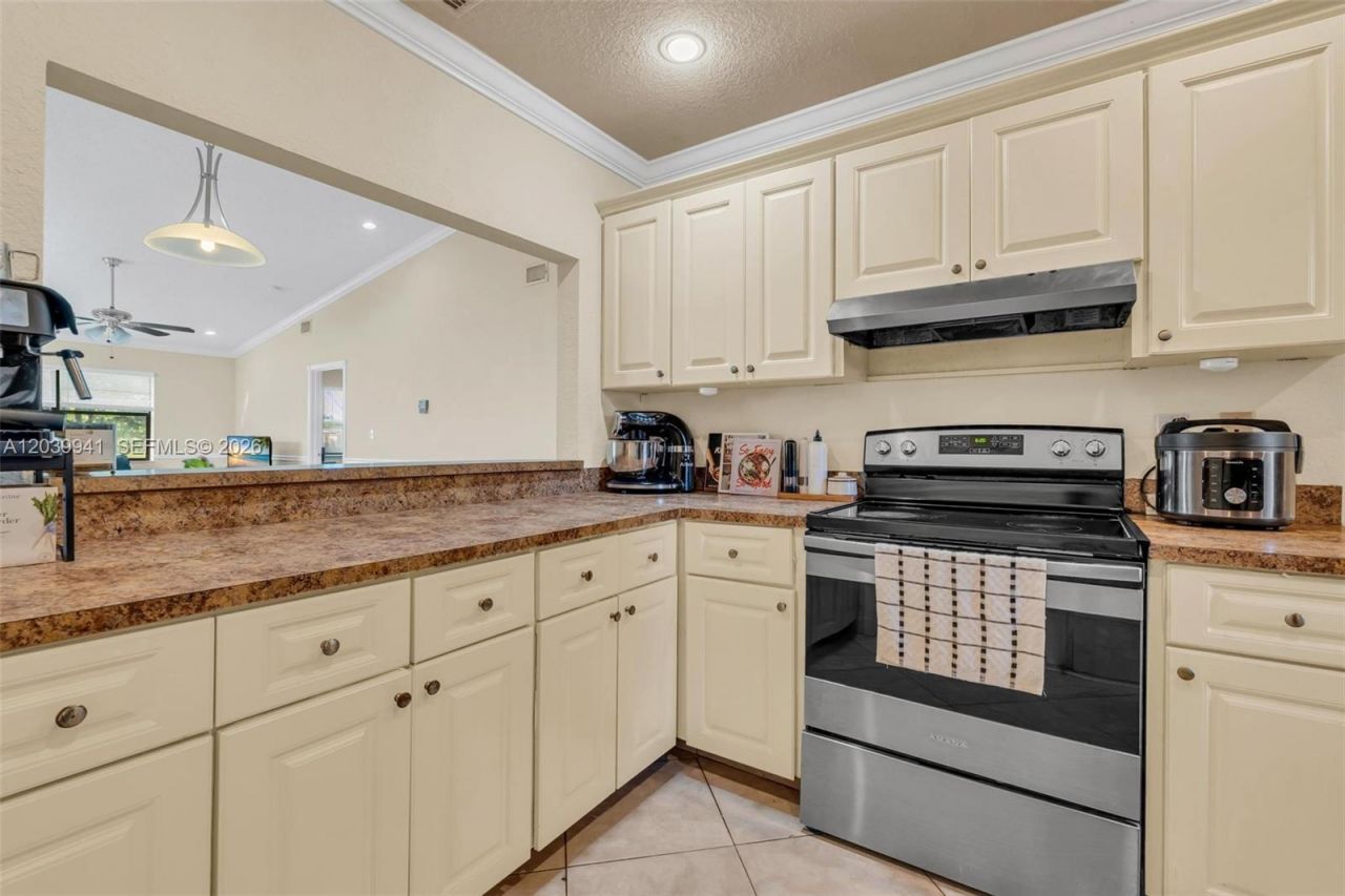 6633 N Parkway Dr , Unit 5-7, Margate, FL 33068 Photo