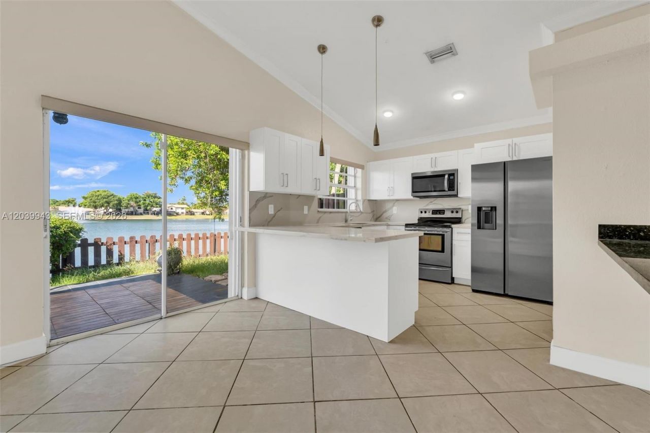 15311 SW 52nd Ter, Unit 15311, Miami, FL 33185 Photo