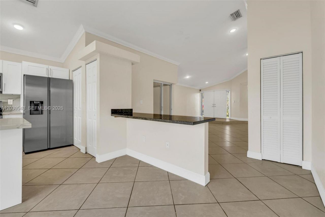 15311 SW 52nd Ter, Unit 15311, Miami, FL 33185 Photo