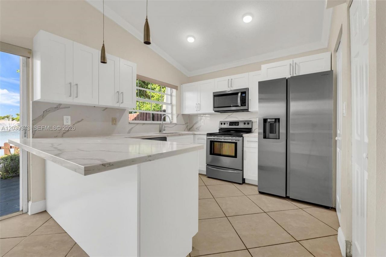 15311 SW 52nd Ter, Unit 15311, Miami, FL 33185 Photo