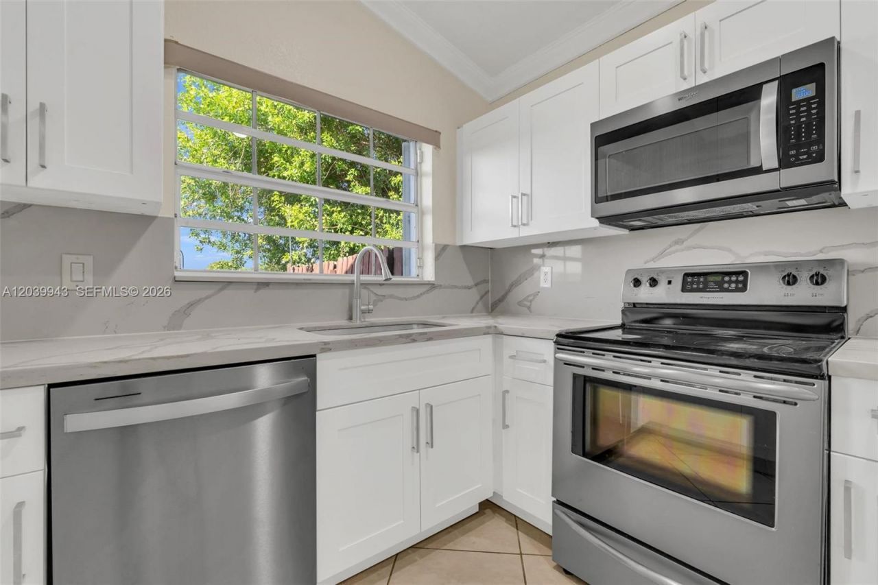 15311 SW 52nd Ter, Unit 15311, Miami, FL 33185 Photo