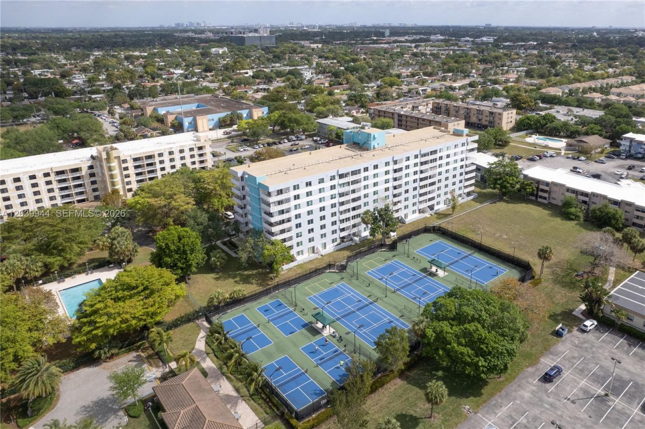 919 Hillcrest Dr , Unit 201, Hollywood, FL 33021 Photo