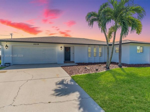 2219 SE 19 PL , Cape Coral, FL 33990