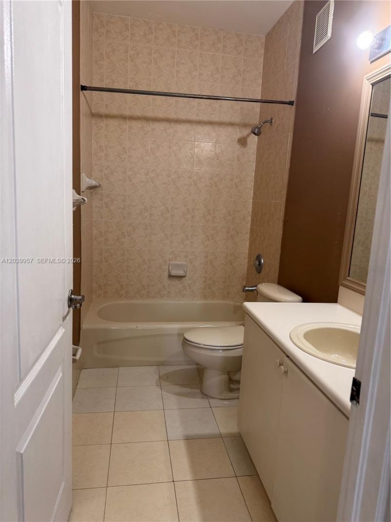 7070 NW 177th St , Unit 203-10, Hialeah, FL 33015 Photo