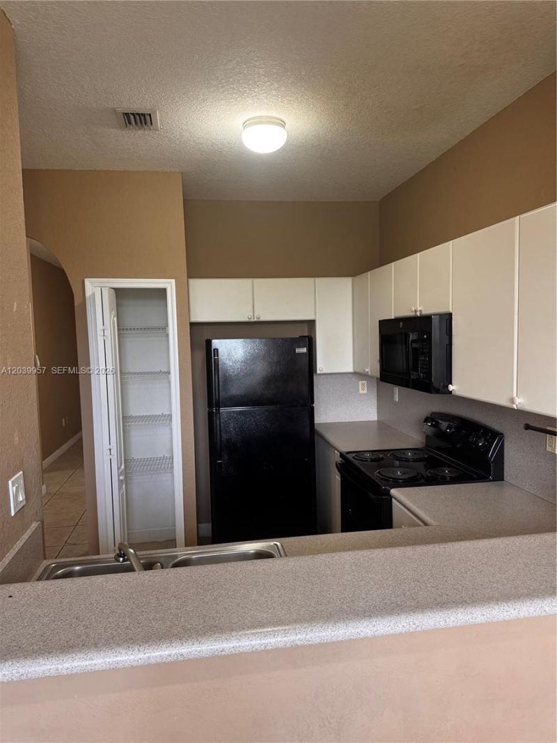 7070 NW 177th St , Unit 203-10, Hialeah, FL 33015 Photo