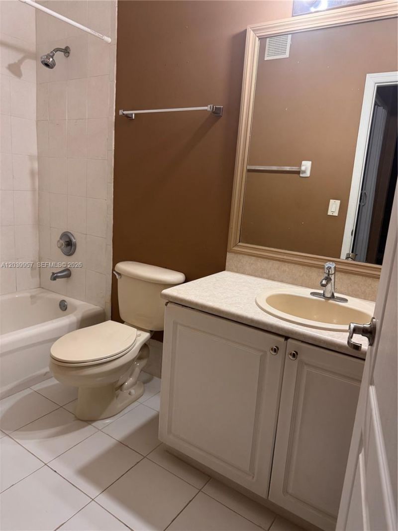 7070 NW 177th St , Unit 203-10, Hialeah, FL 33015 Photo