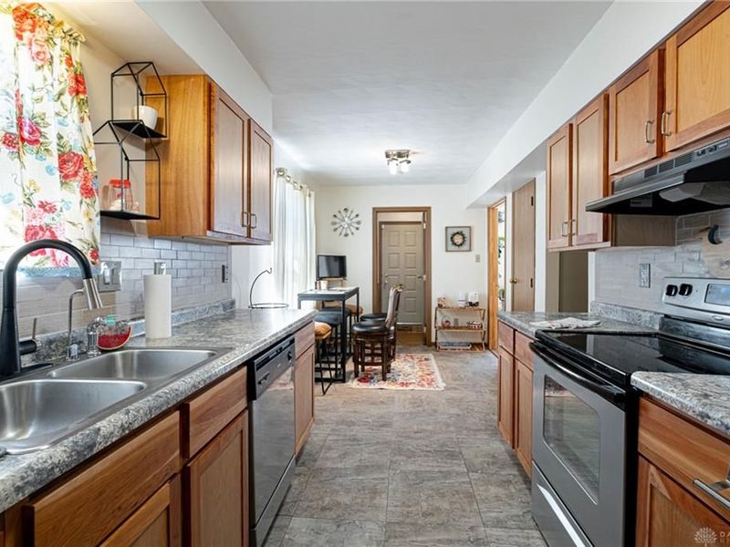 7500 Tuscola Drive, Trotwood, OH 45426 Photo 6