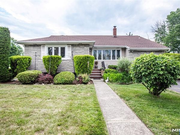 560 Boulevard, NEW MILFORD, NJ 07646