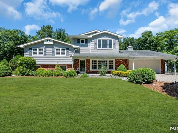 15 E Timber Lane, WEST MILFORD, NJ 07435