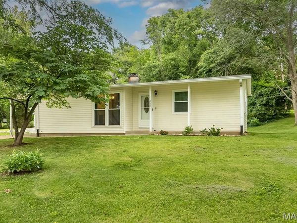 250 Sunset Drive, Ballwin, MO 63011