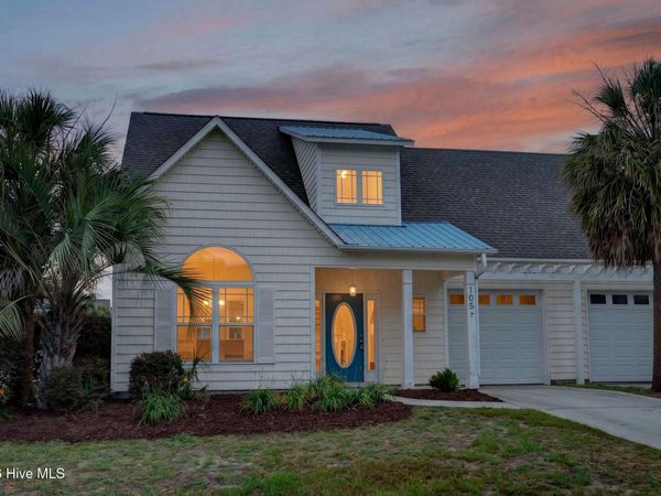 105 Phoebee Court , Hampstead, NC 28443