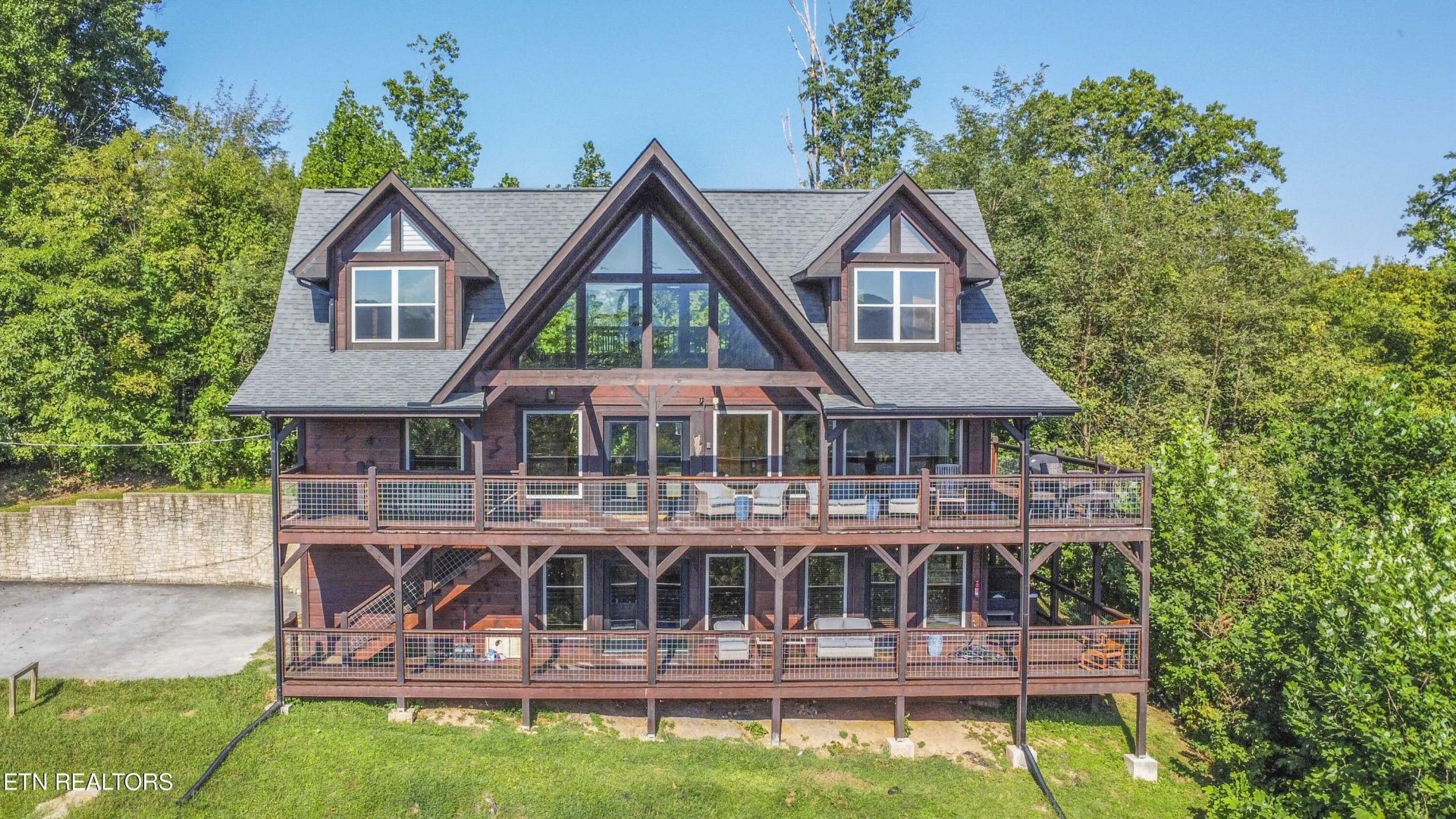 1219 Hemlock Drive, Gatlinburg, TN 37738 Main Photo
