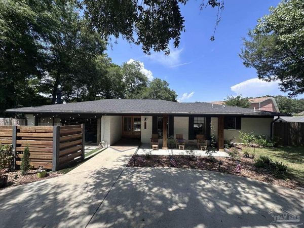 302 Bear Dr, Gulf Breeze, FL 32561