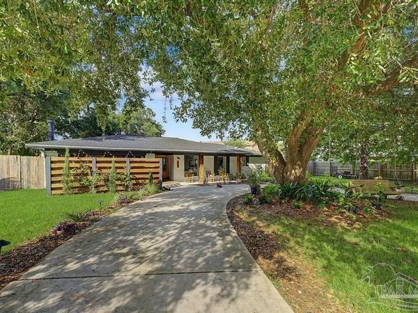 302 Bear Dr, Gulf Breeze, FL 32561