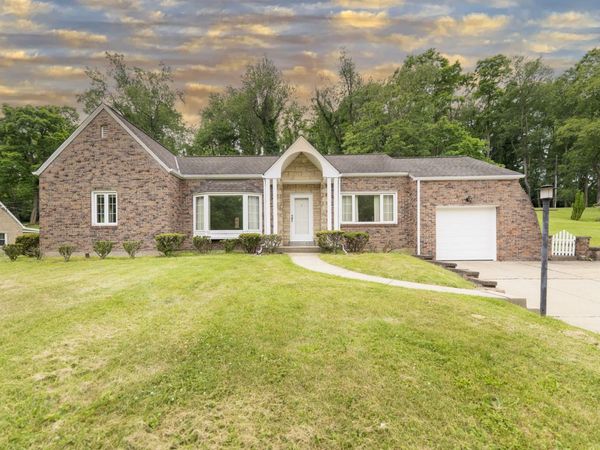 927 McNeilly Road, Pittsburgh, PA 15226