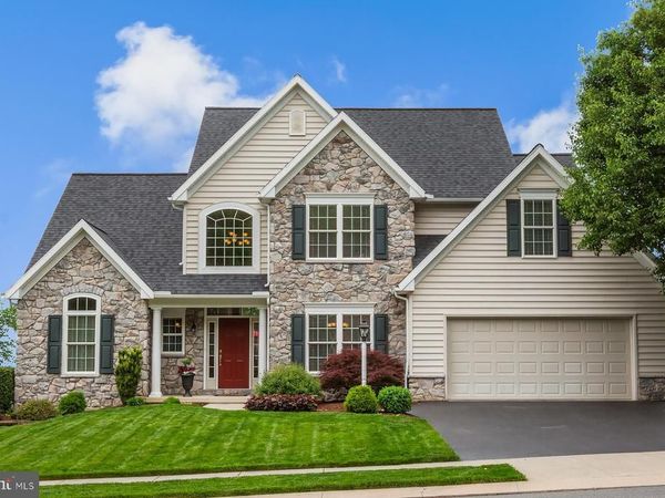 572 EAGLES VIEW, LANCASTER, PA 17601