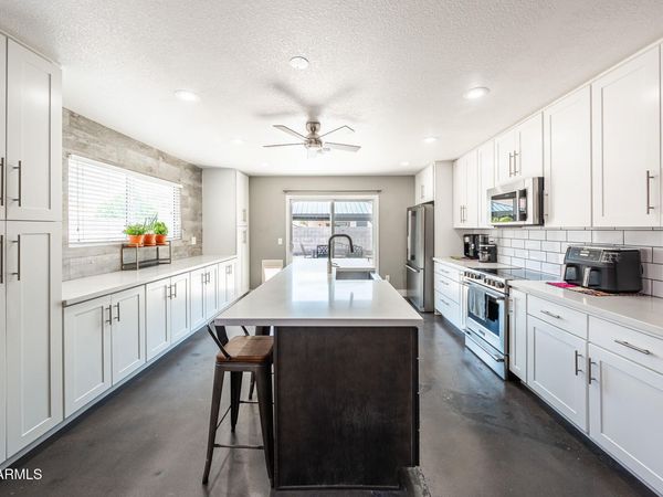 3113 W MARK Lane, Phoenix, AZ 85083