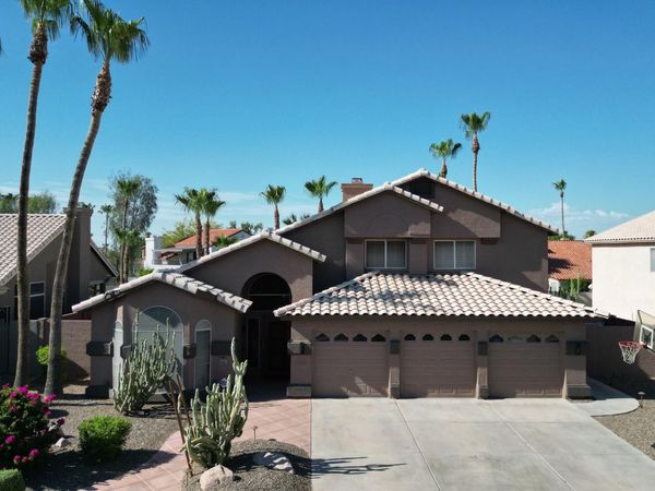 3879 E AMBERWOOD Drive, Phoenix, AZ 85048