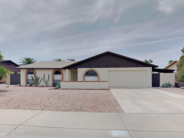 3821 W MURIEL Drive, Glendale, AZ 85308