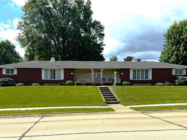 1734-1736 Meadow Lane , Orrville, OH 44667