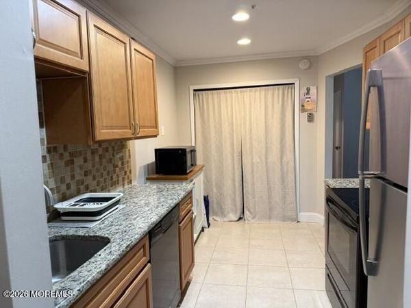 16 Pine Cluster Circle, Unit H, Manalapan, NJ 07726