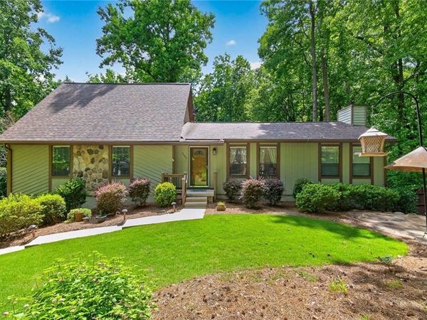 9640 Pine Thicket Way, Roswell, GA 30075