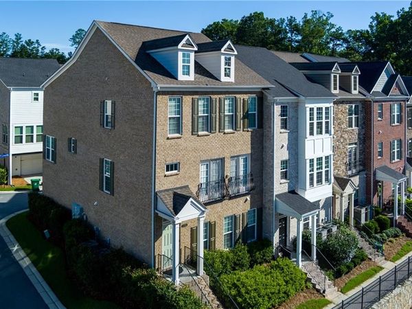 2051 Falls Park Way , Decatur, GA 30033