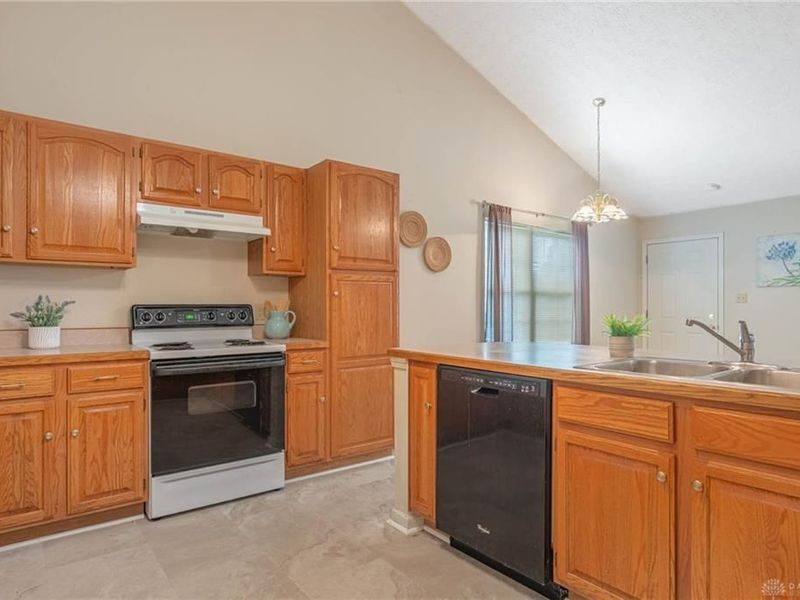 335 Whisper Lane, Xenia Township, OH 45385 Photo 3