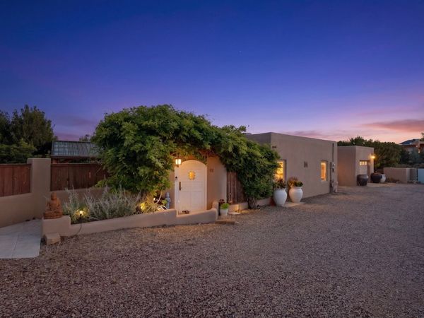 20 Moya Loop, Santa Fe, NM 87507
