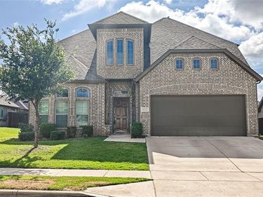 612 Bayonet Drive, Fort Worth, TX 76108
