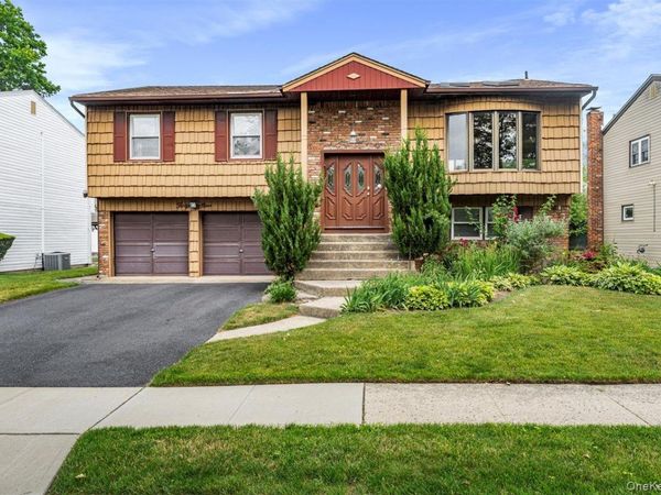 North Woodmere, NY 11581