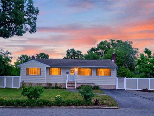 23 Anna Street , Bay Shore, NY 11706
