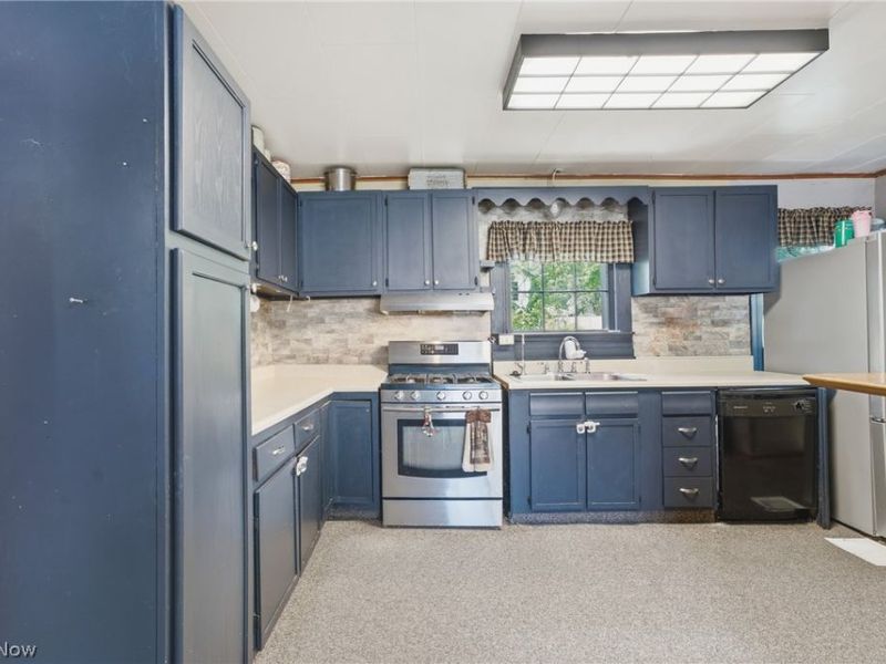 245 E Robinson Street, Shreve, OH 44676 Photo 9