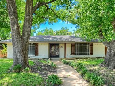 4049 Alicante Avenue, Fort Worth, TX 76133