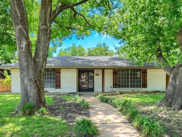 4049 Alicante Avenue, Fort Worth, TX 76133